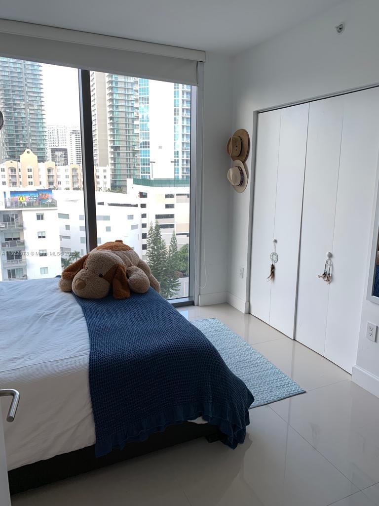 460 NE 28th St # 801