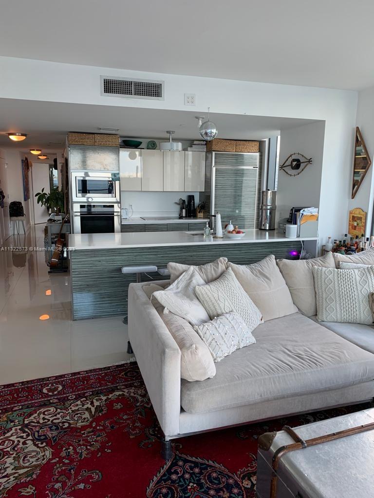 460 NE 28th St # 801