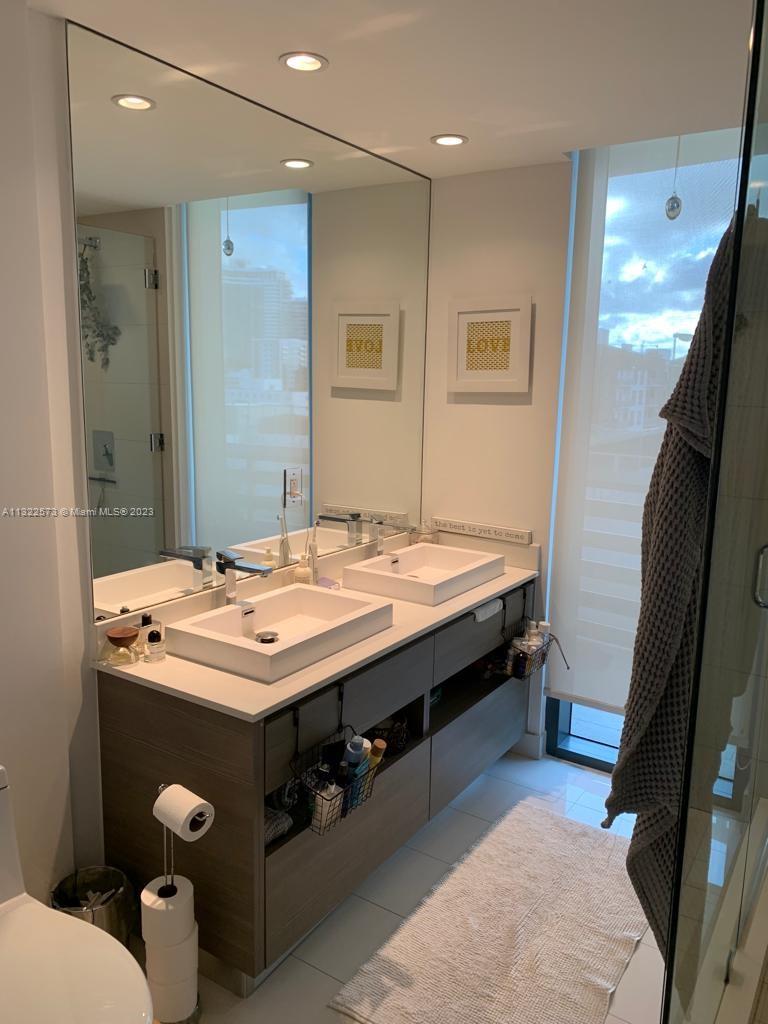 460 NE 28th St # 801