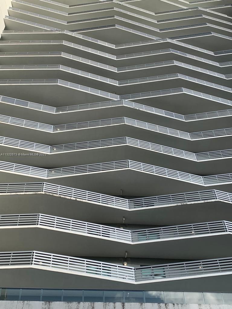 460 NE 28th St # 801