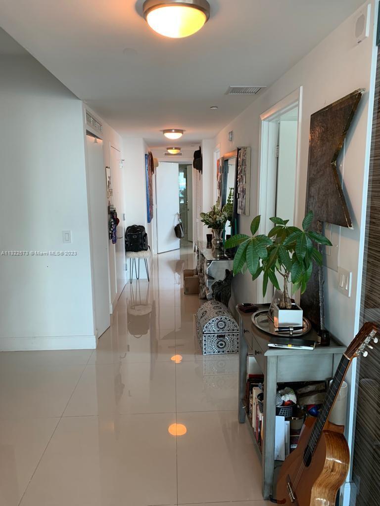 460 NE 28th St # 801