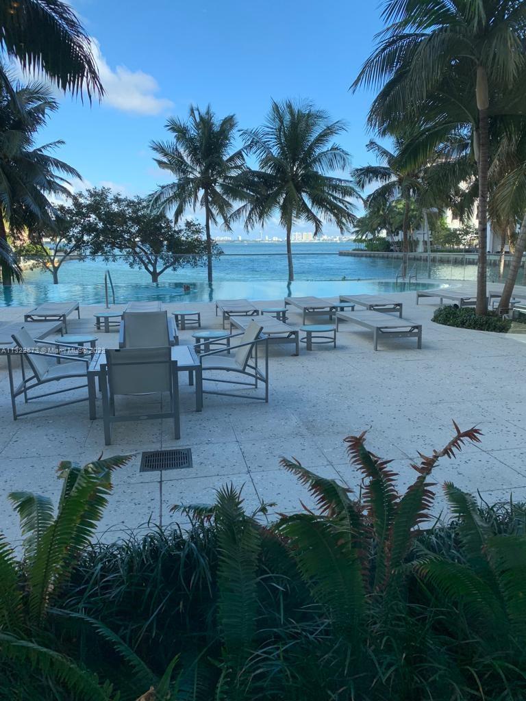 460 NE 28th St # 801