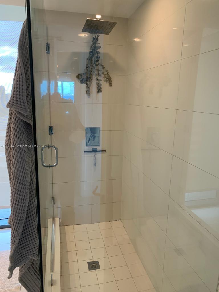 460 NE 28th St # 801