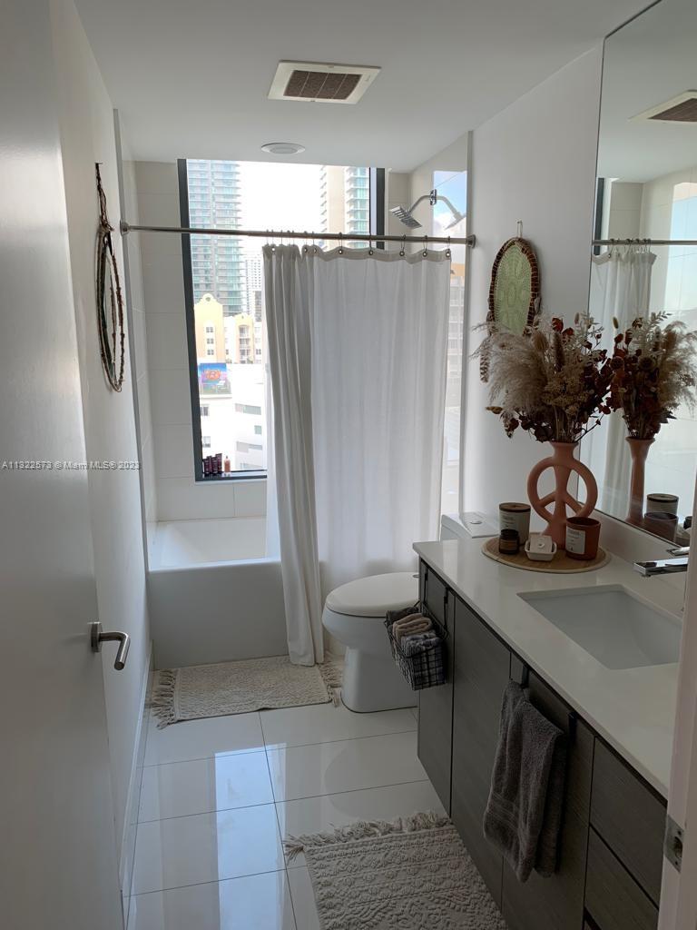 460 NE 28th St # 801