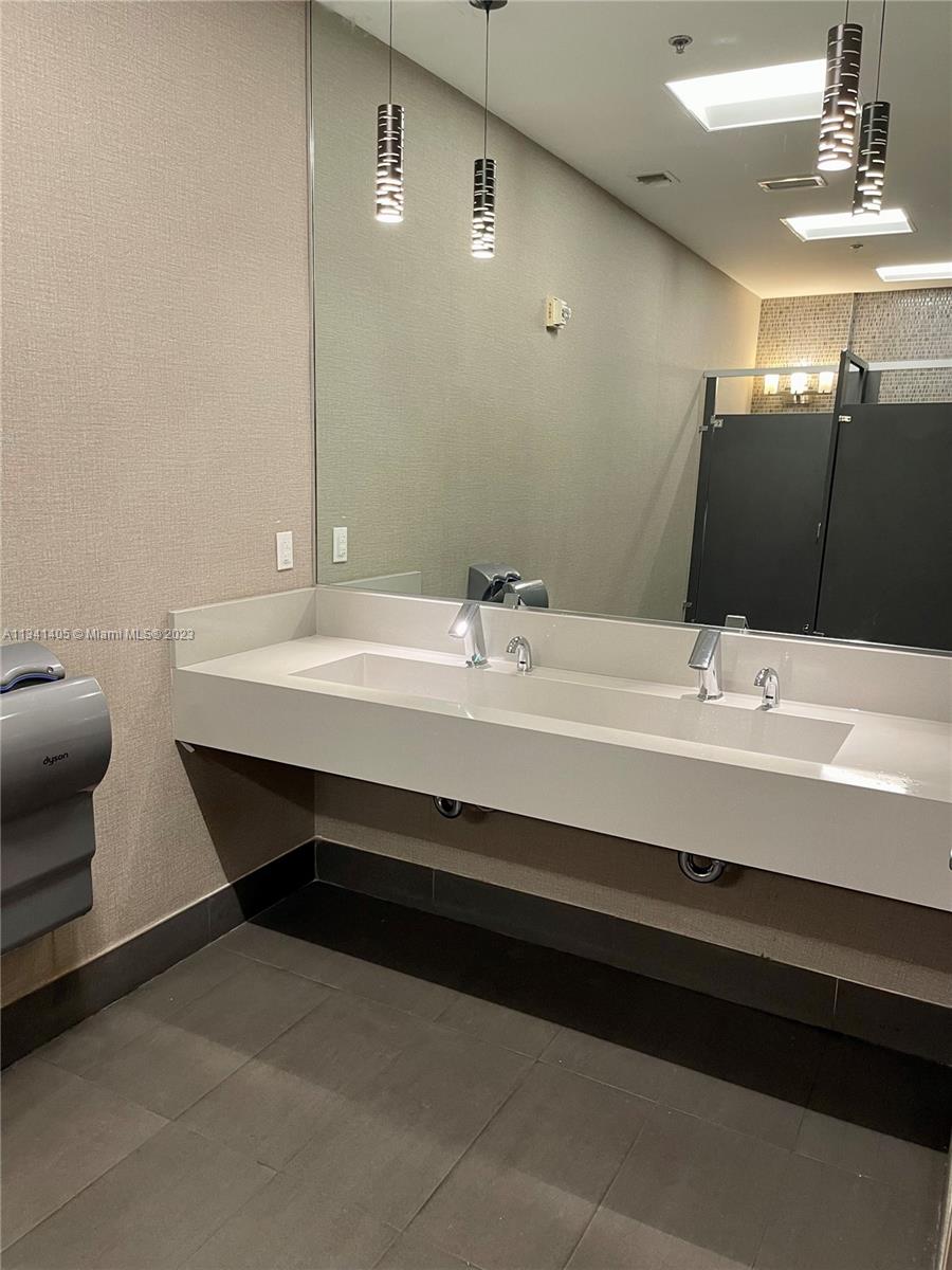 175 SW 7th St # 1712