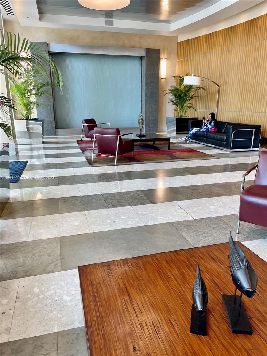 175 SW 7th St # 1712