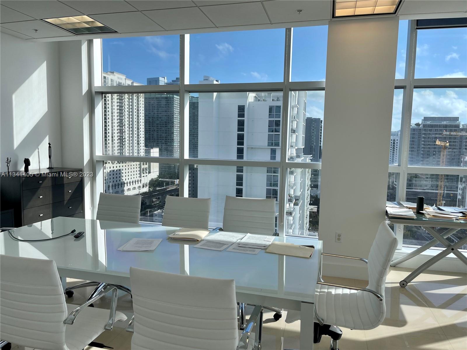 175 SW 7th St # 1712