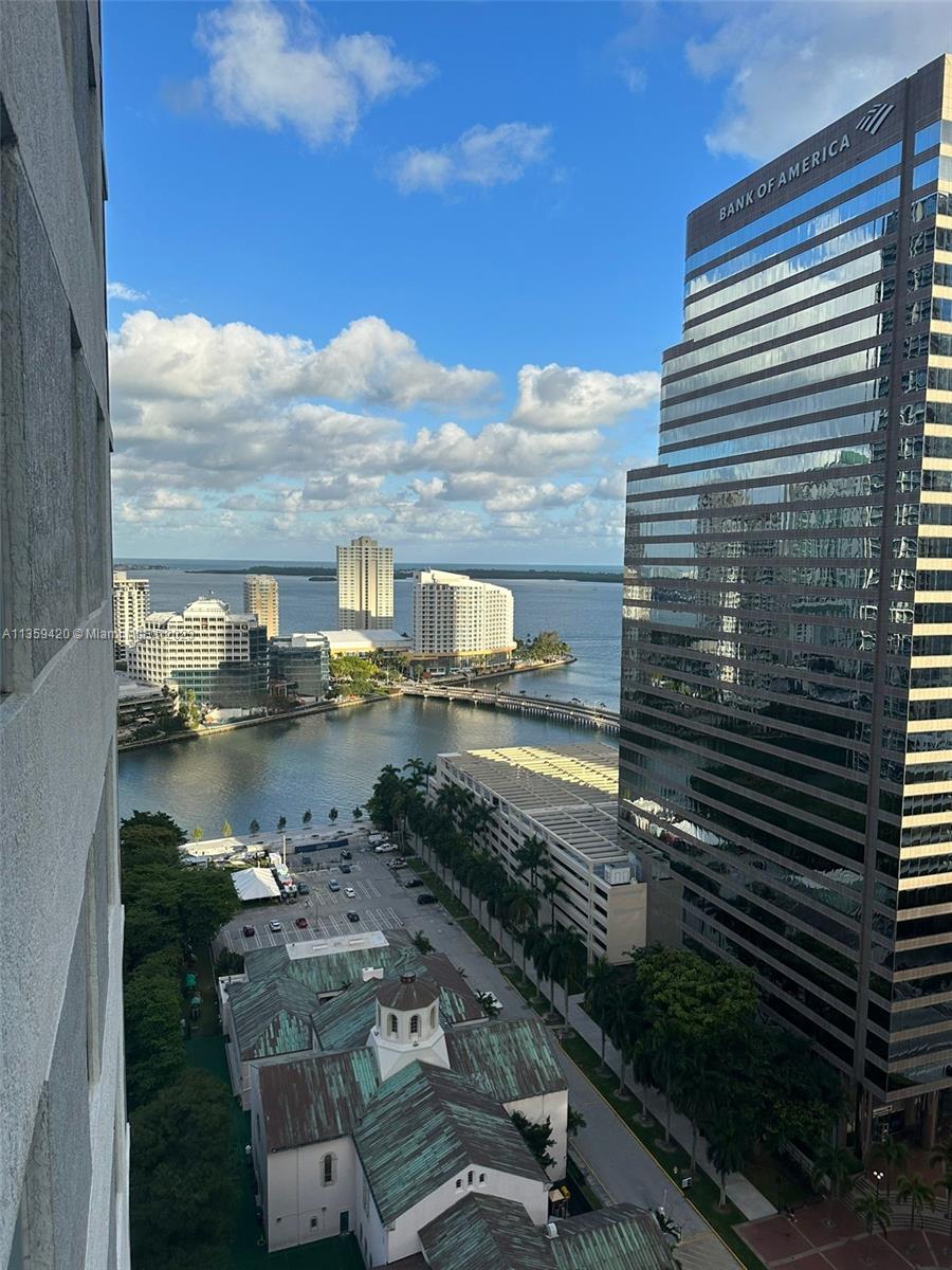 500 Brickell Ave # 2704