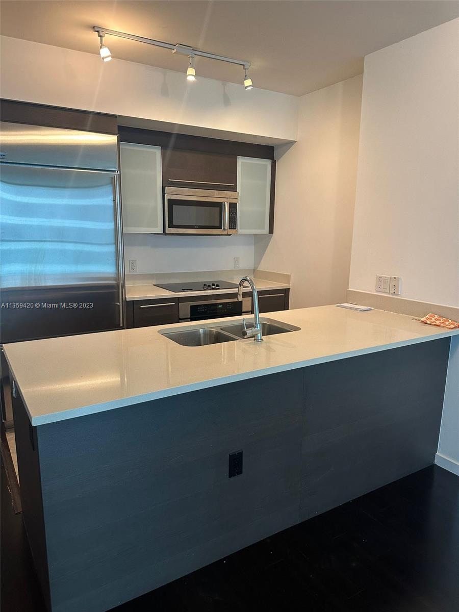 500 Brickell Ave # 2704