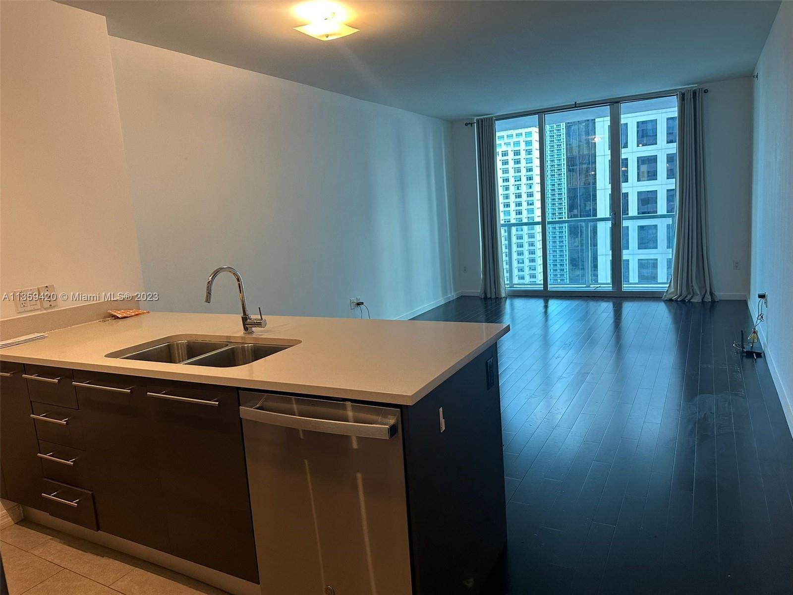 500 Brickell Ave # 2704