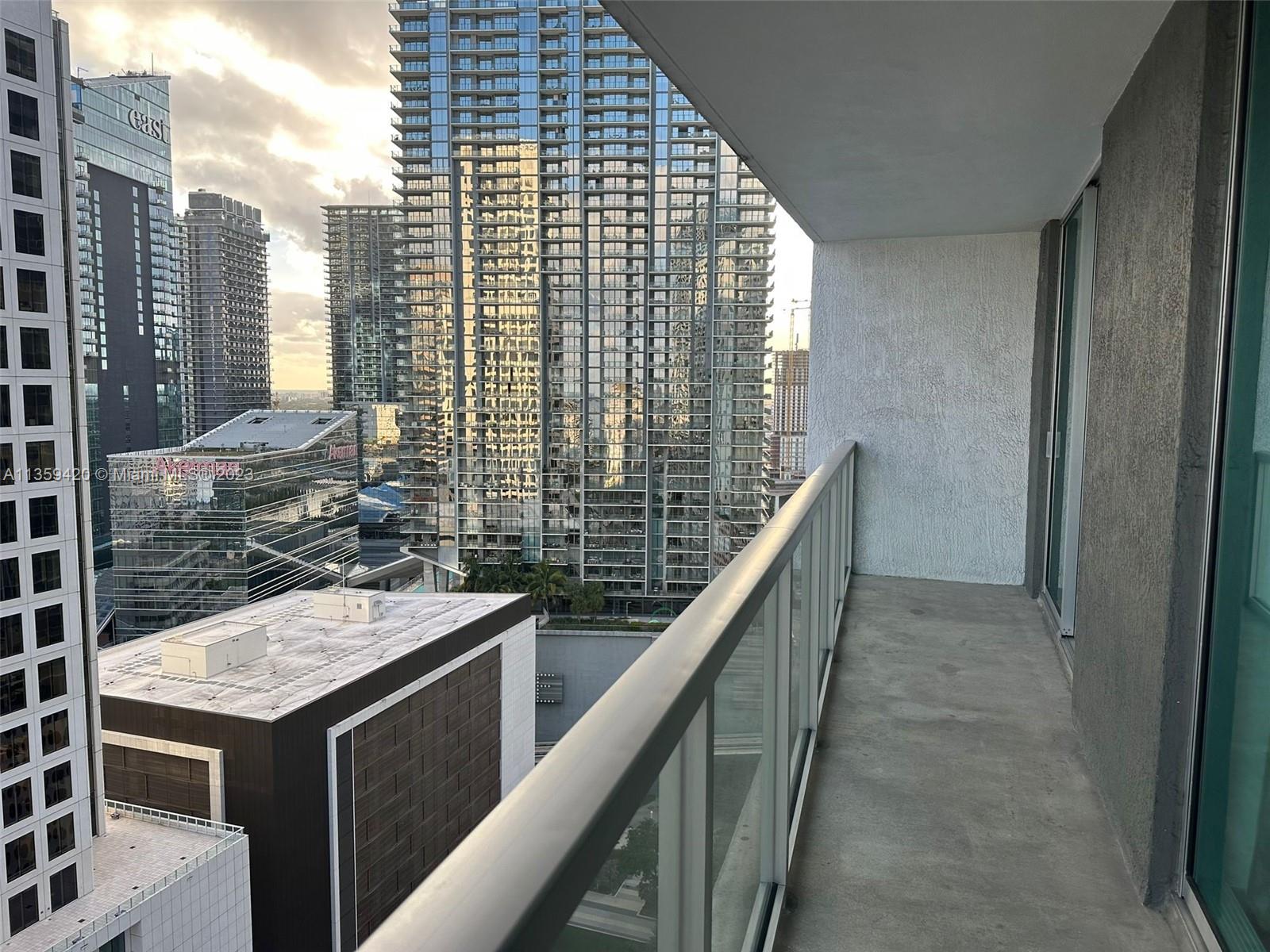 500 Brickell Ave # 2704