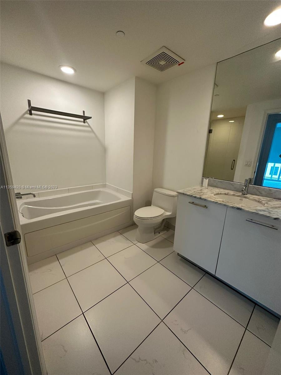 500 Brickell Ave # 2704