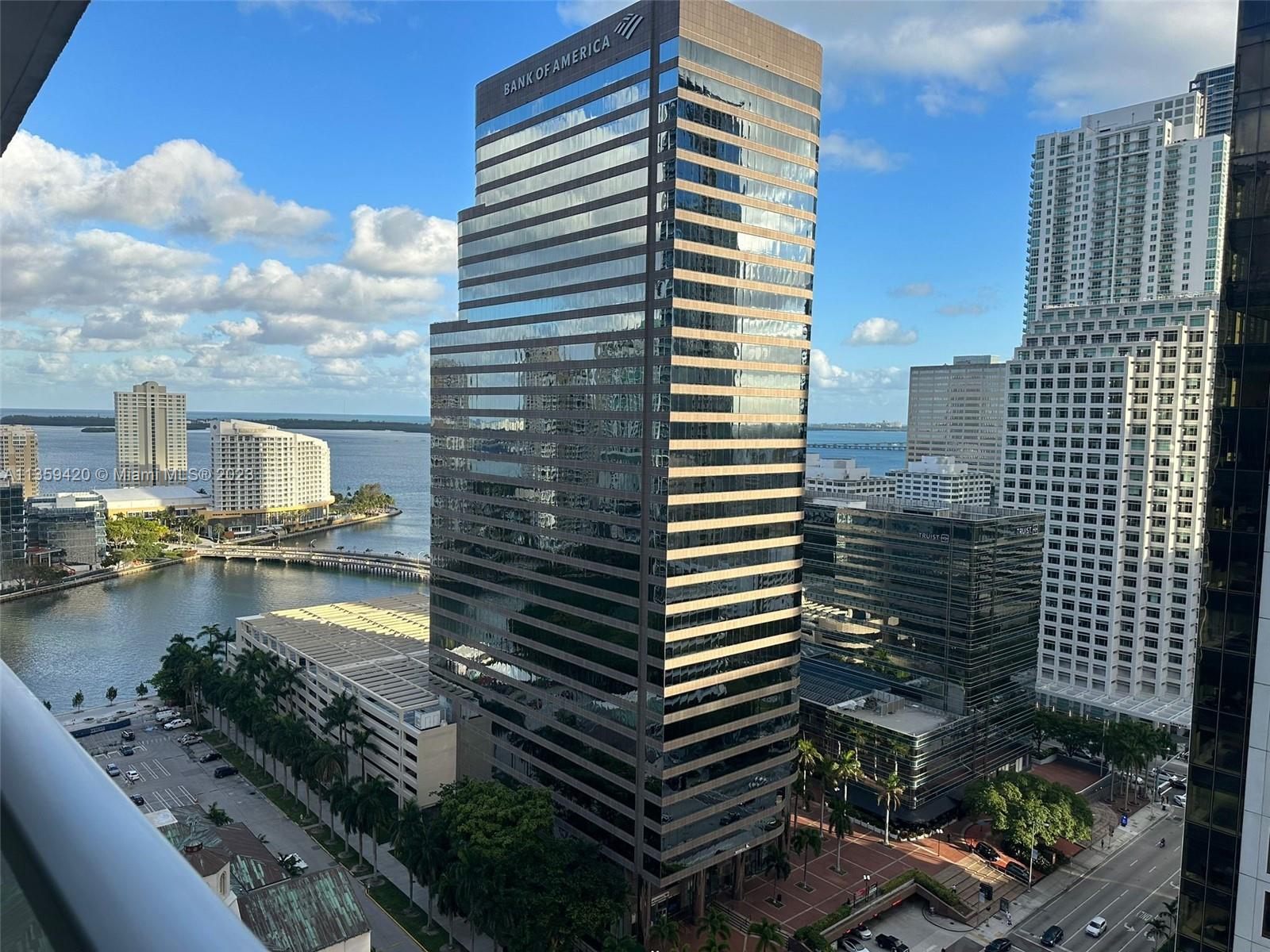 500 Brickell Ave # 2704