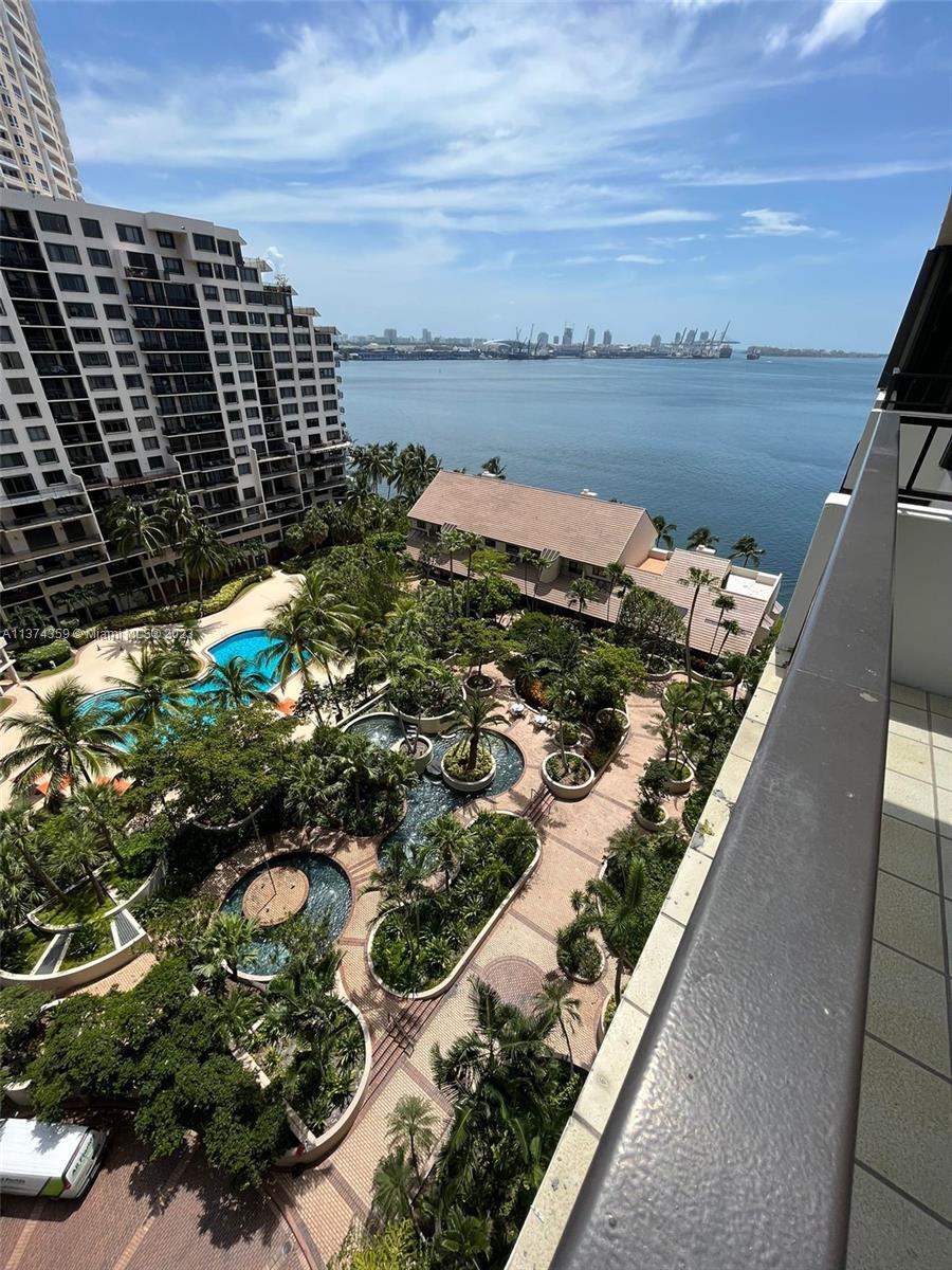 520 Brickell Key Dr # A1400