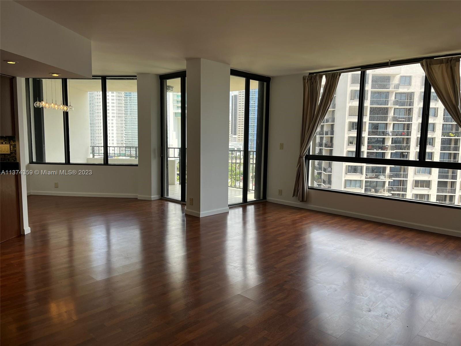 520 Brickell Key Dr # A1400