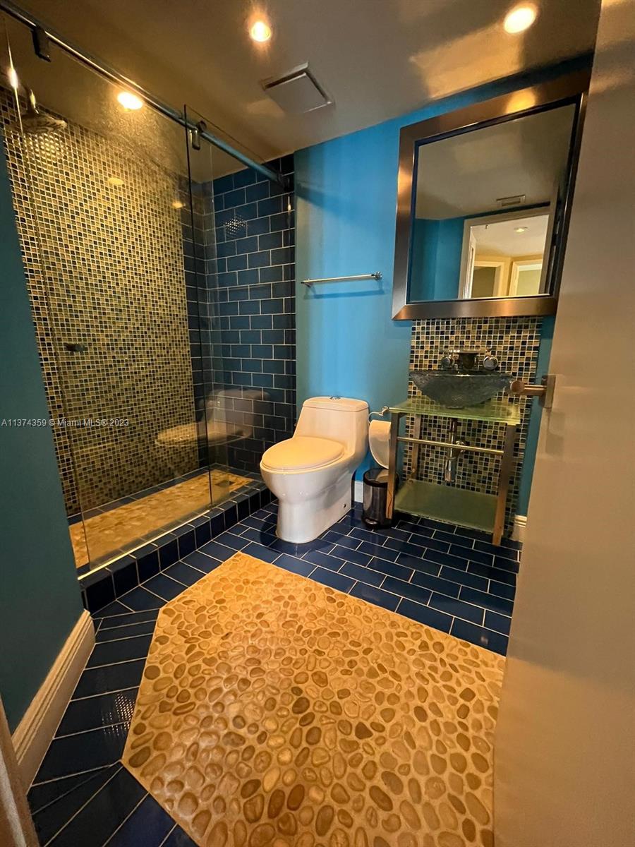 520 Brickell Key Dr # A1400