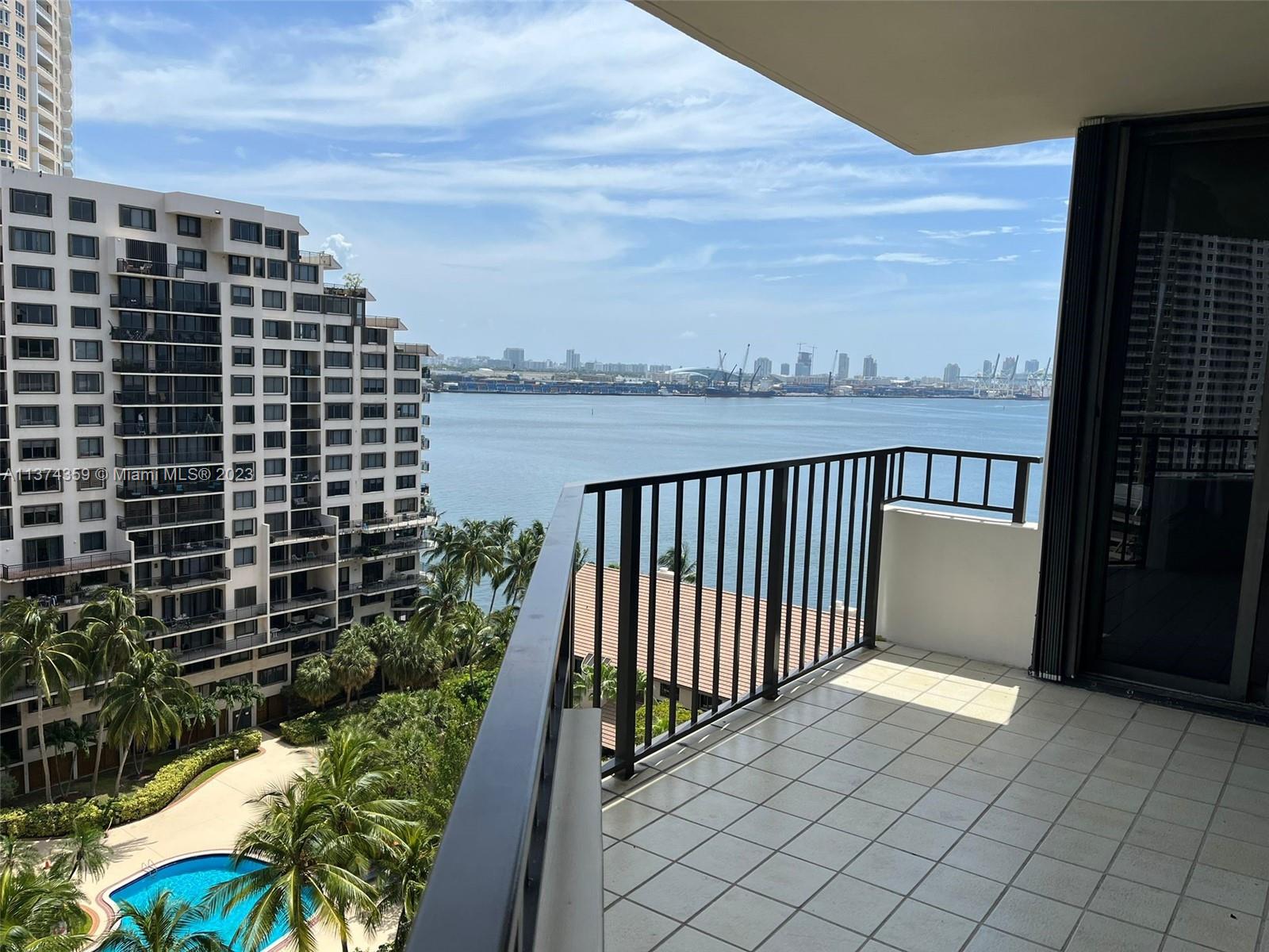 520 Brickell Key Dr # A1400