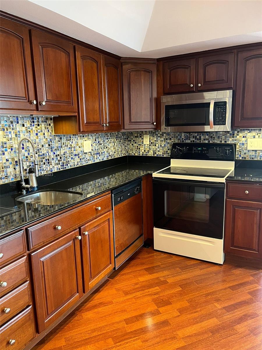 520 Brickell Key Dr # A1400