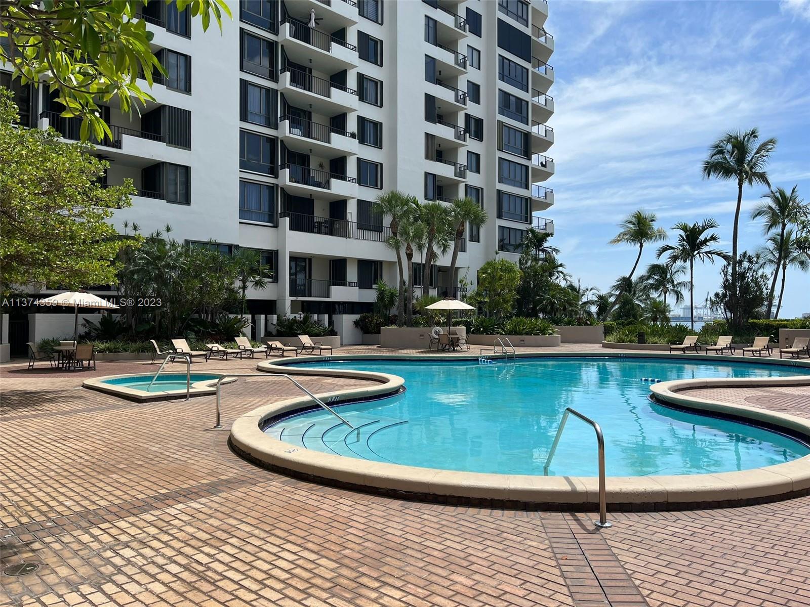 520 Brickell Key Dr # A1400