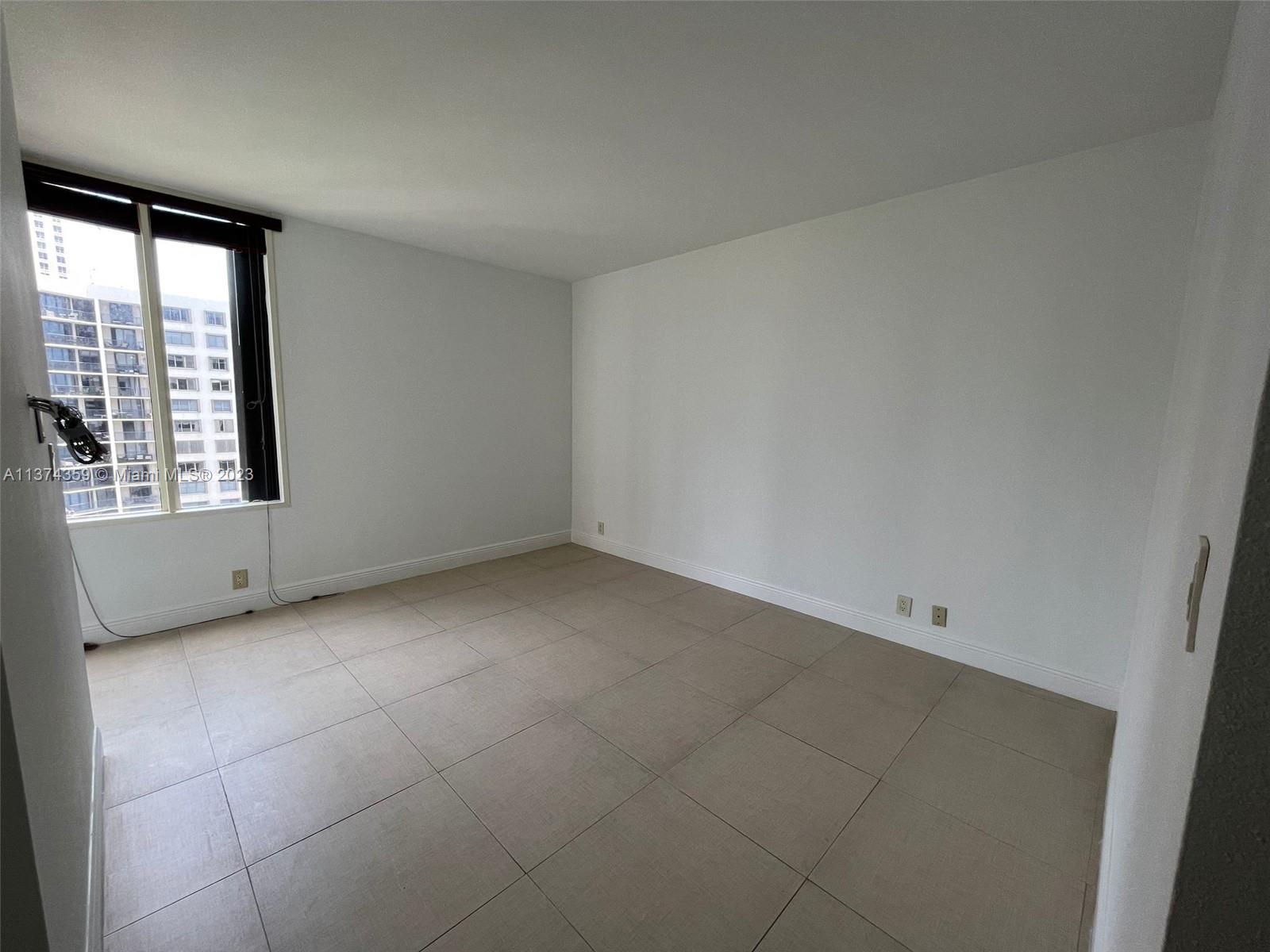 520 Brickell Key Dr # A1400