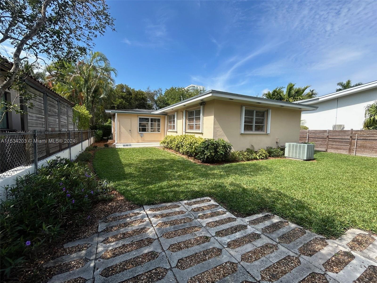 211 SW 24th Rd