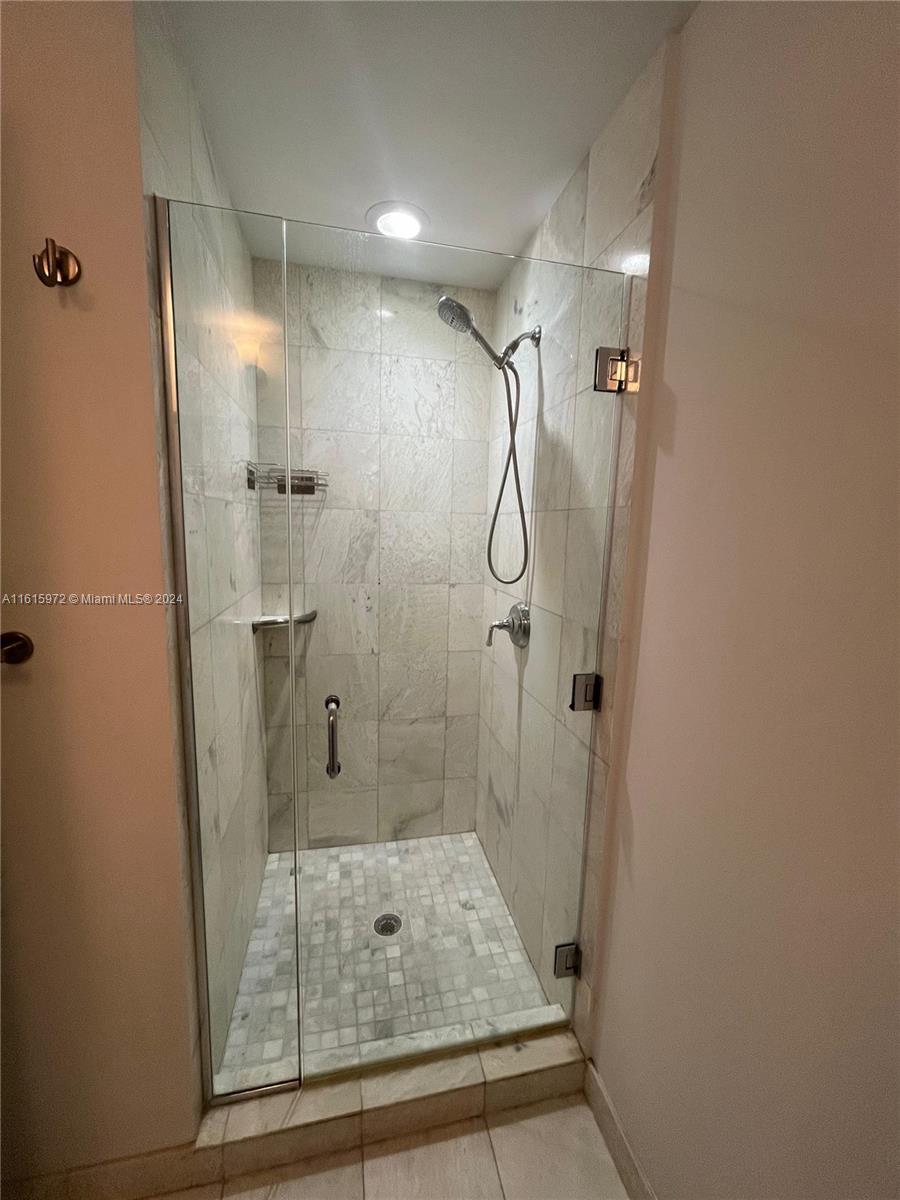 1060 Brickell Ave # 1609