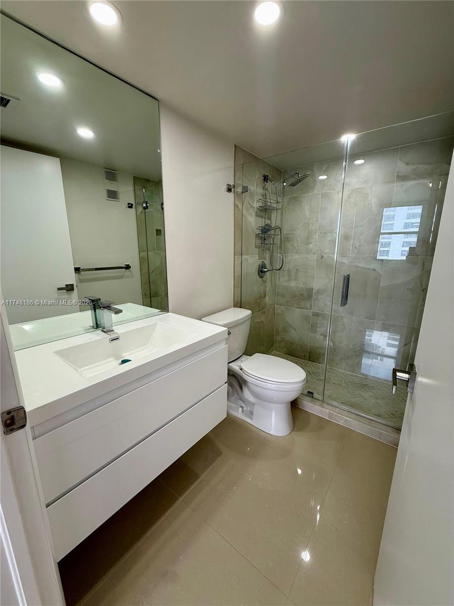 770 Claughton Island Dr # 903