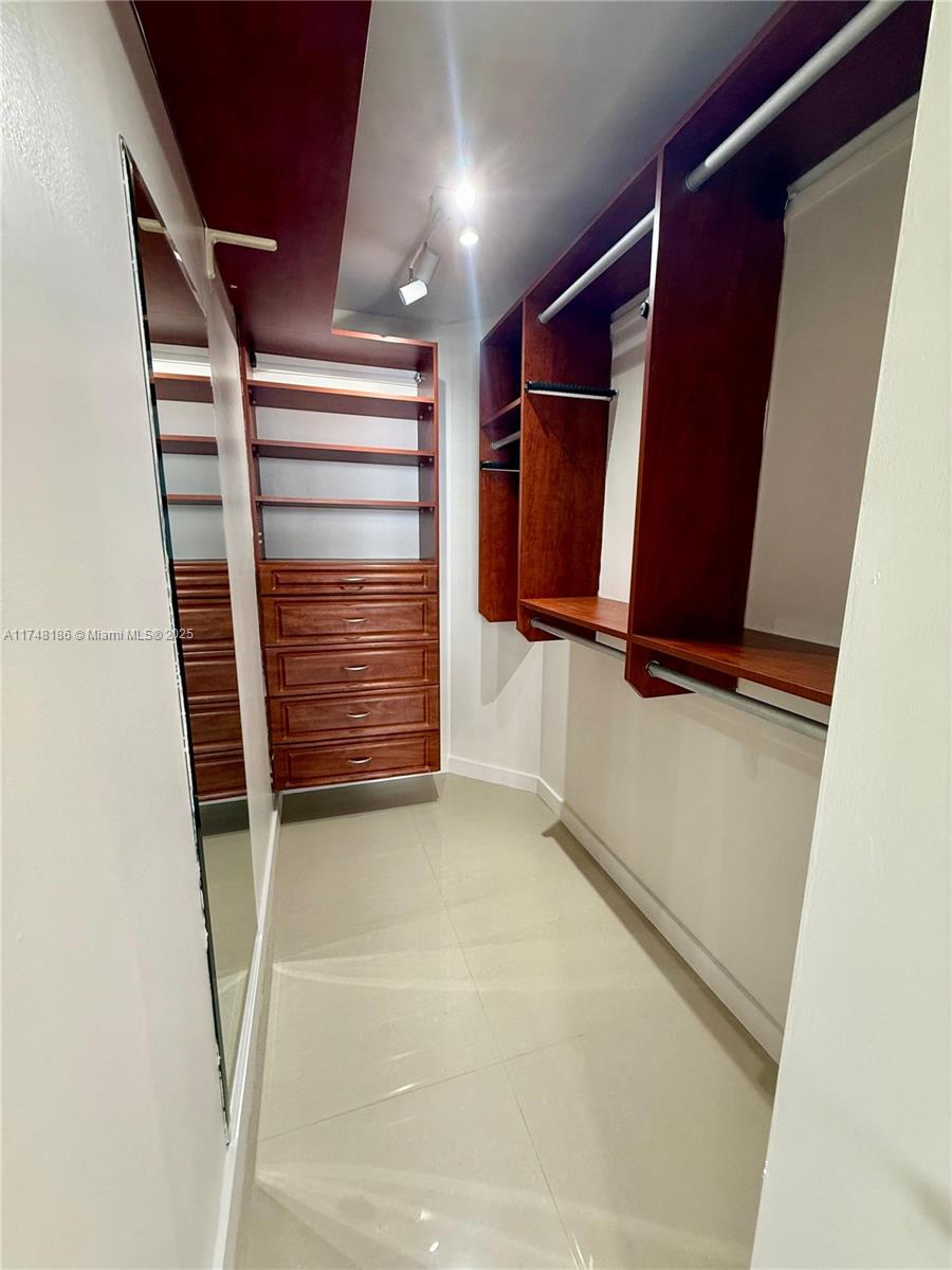 770 Claughton Island Dr # 903