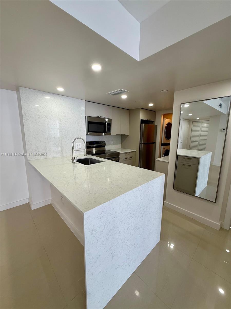 770 Claughton Island Dr # 903