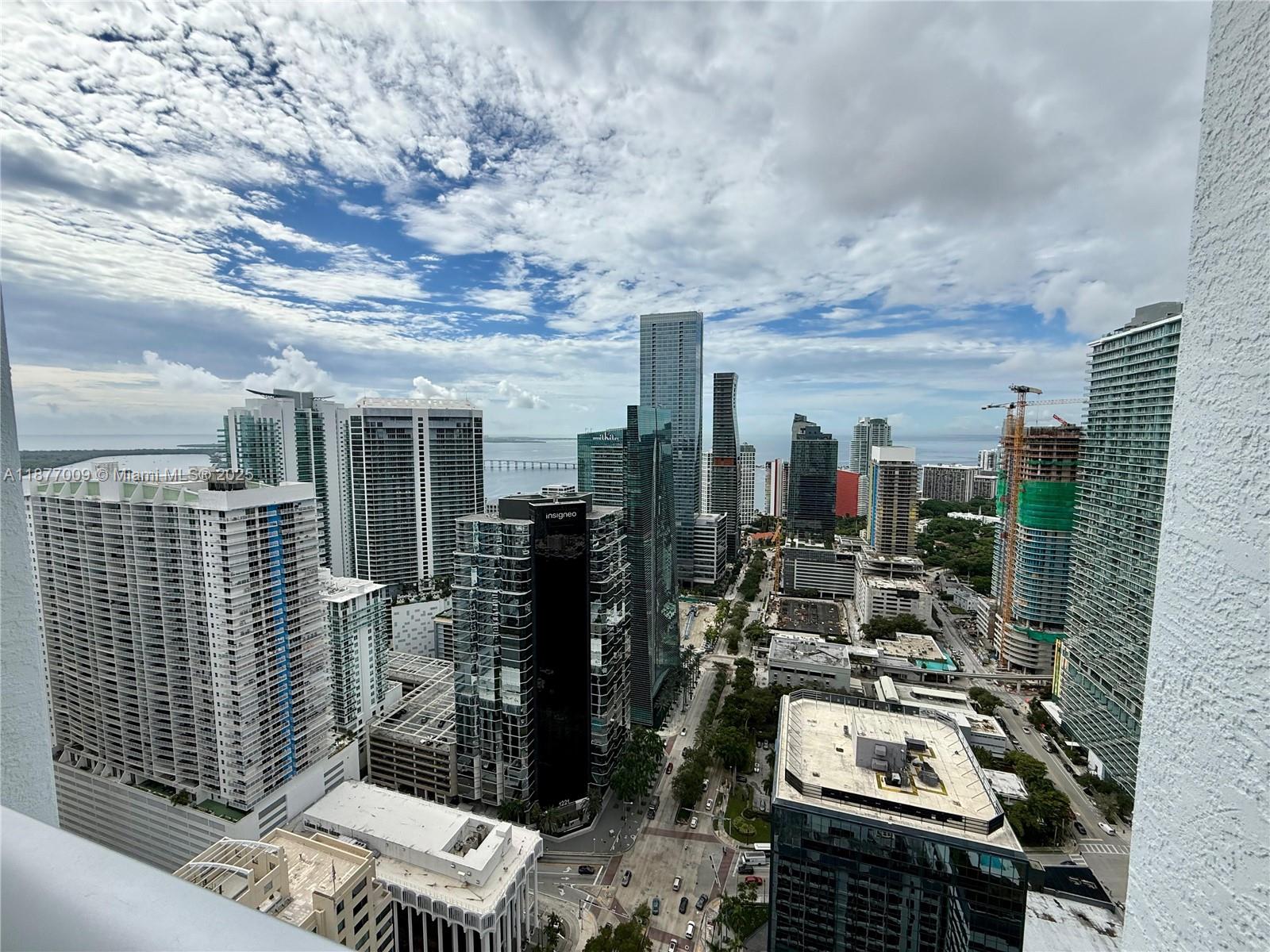1060 Brickell Ave # 4305
