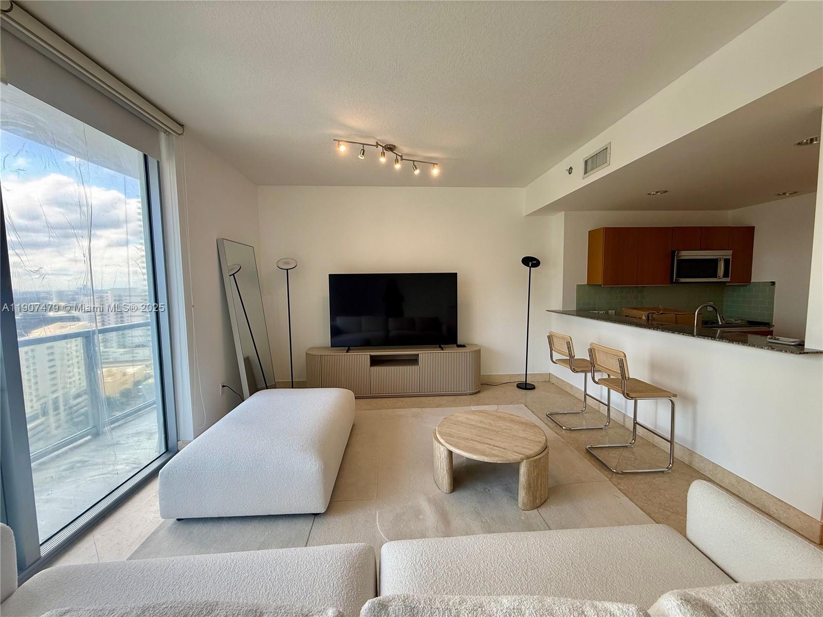 1050 Brickell Ave # 2212