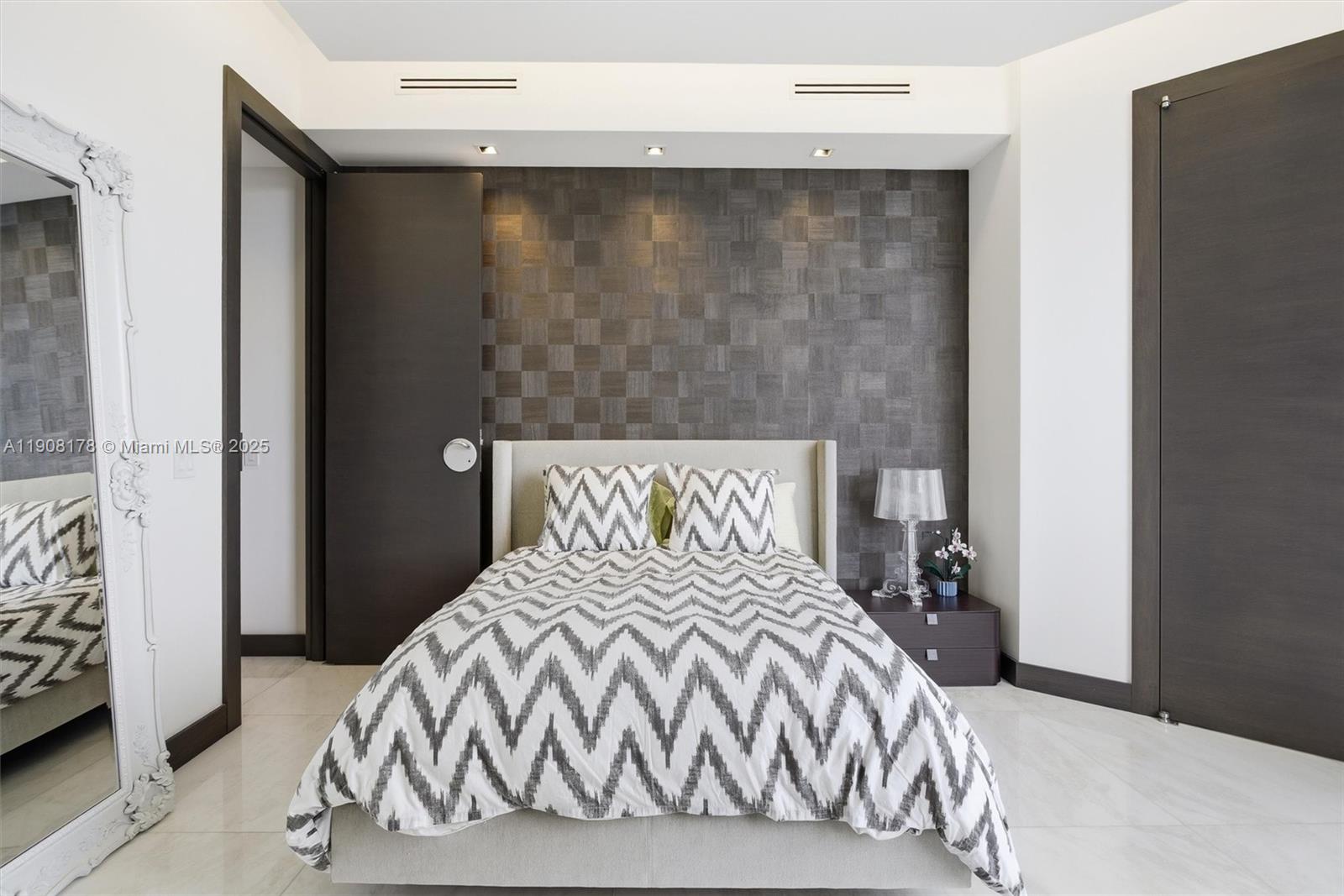 16001 Collins Ave # 3504