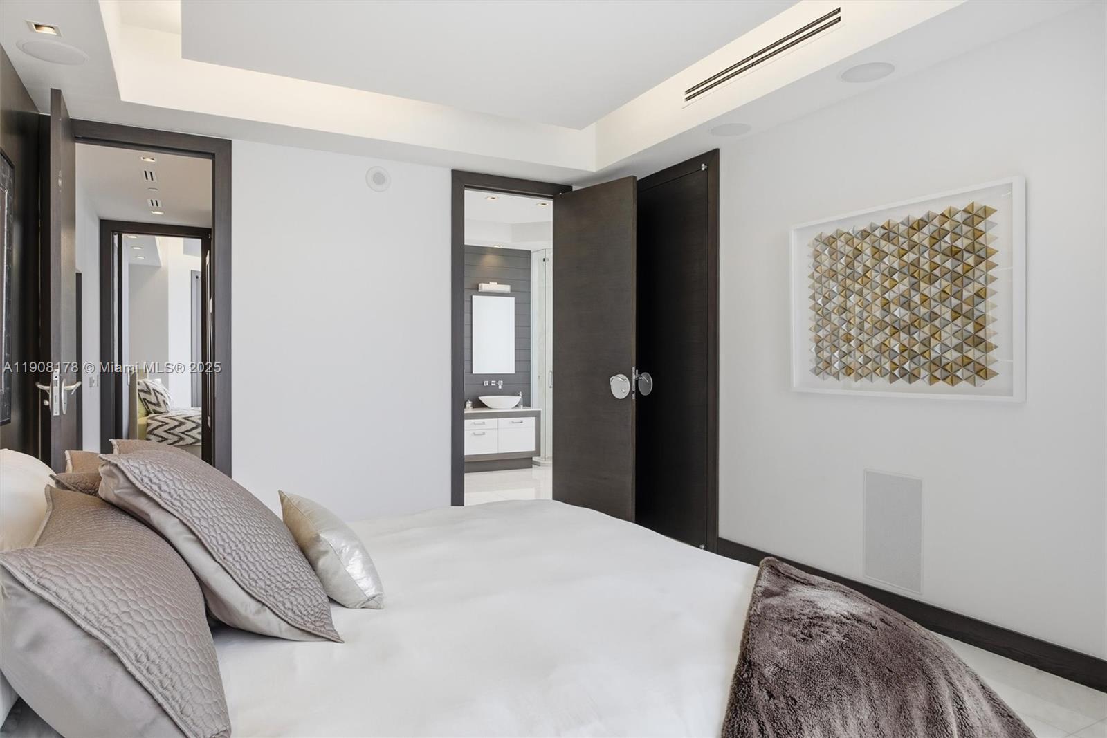 16001 Collins Ave # 3504