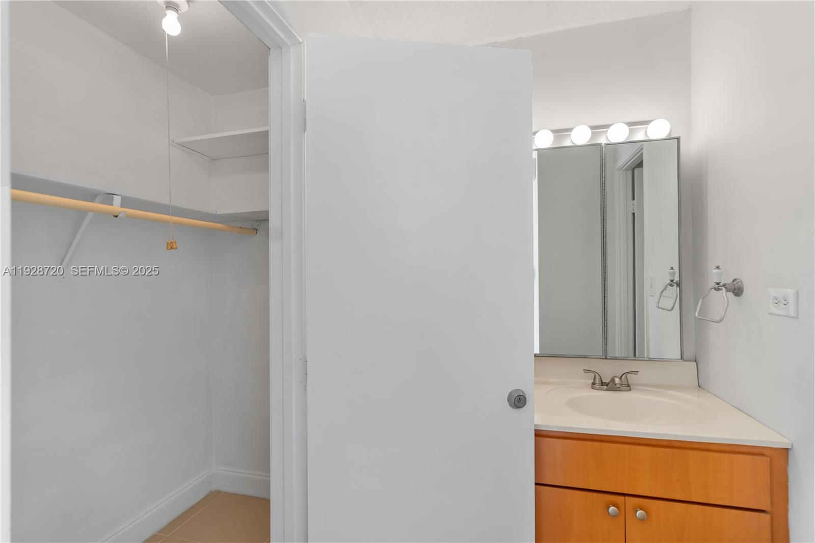 7135 Collins Ave # 613