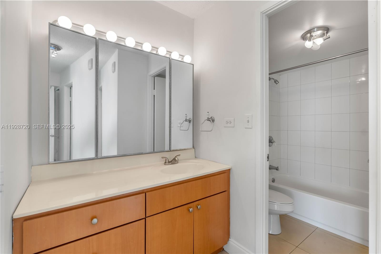 7135 Collins Ave # 613