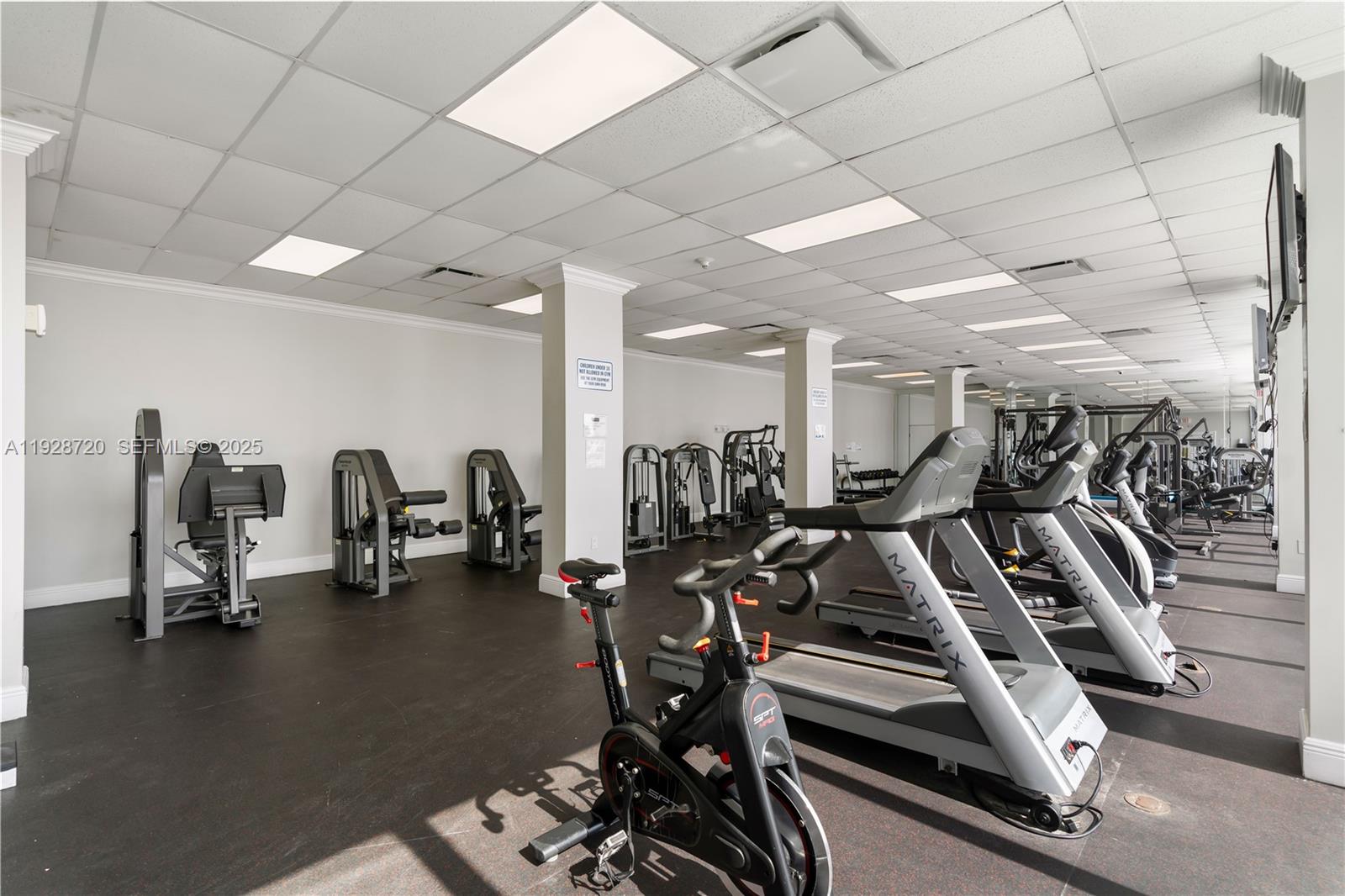 7135 Collins Ave # 613