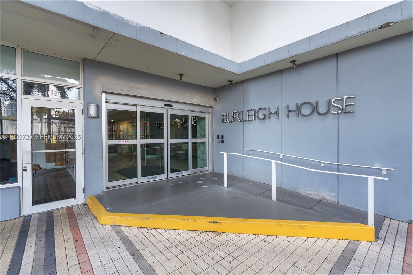 7135 Collins Ave # 613