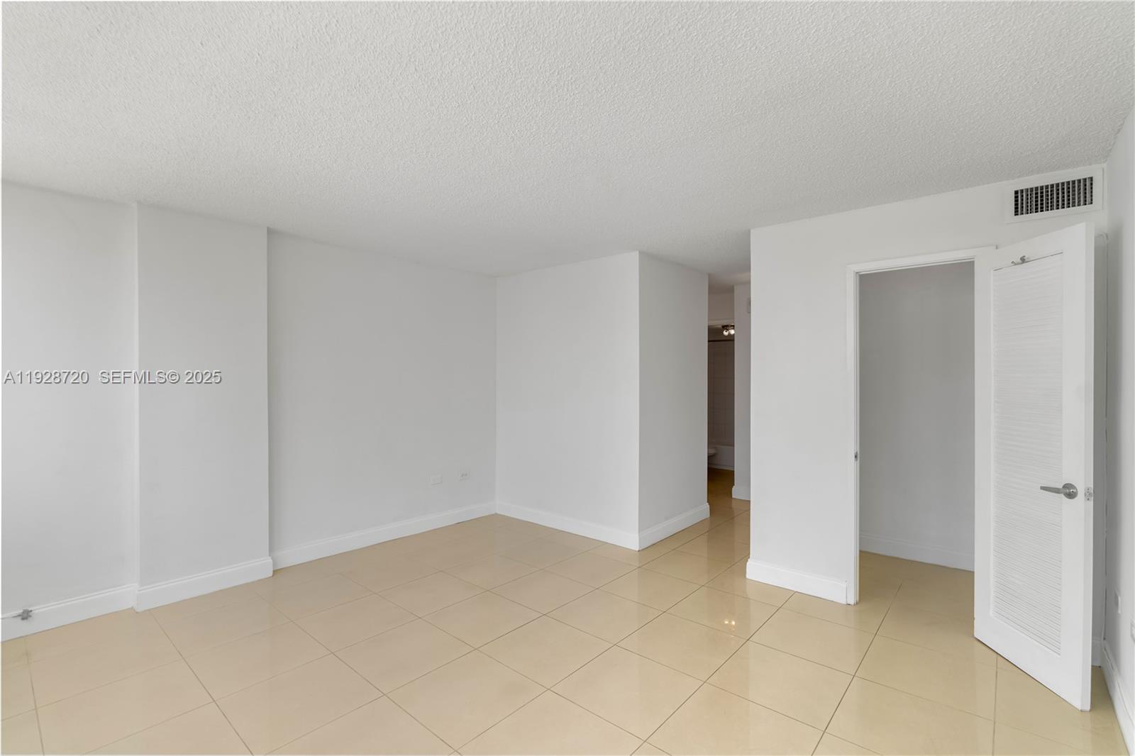 7135 Collins Ave # 613