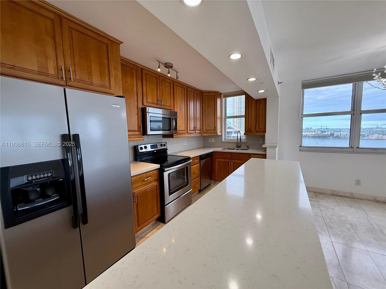 770 Claughton Island Dr # 15 Unit: PH-15