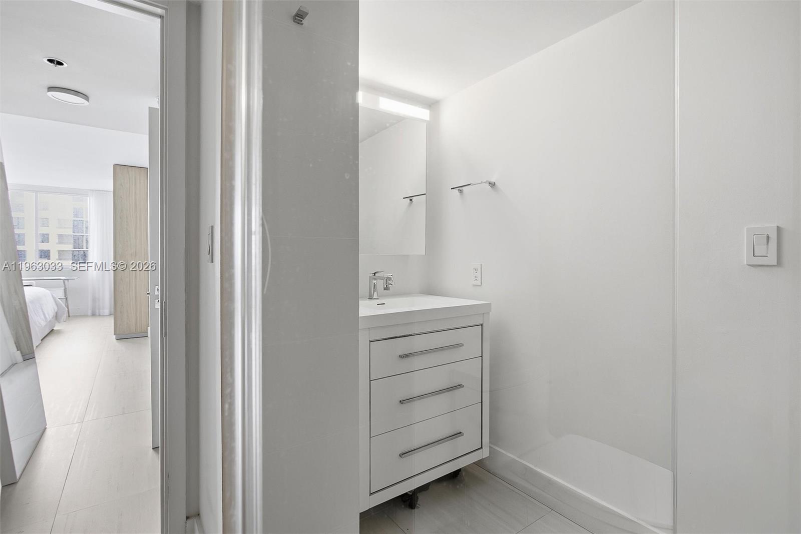 540 Brickell Key Dr # 823