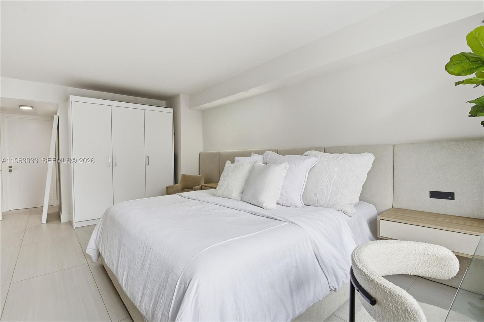 540 Brickell Key Dr # 823