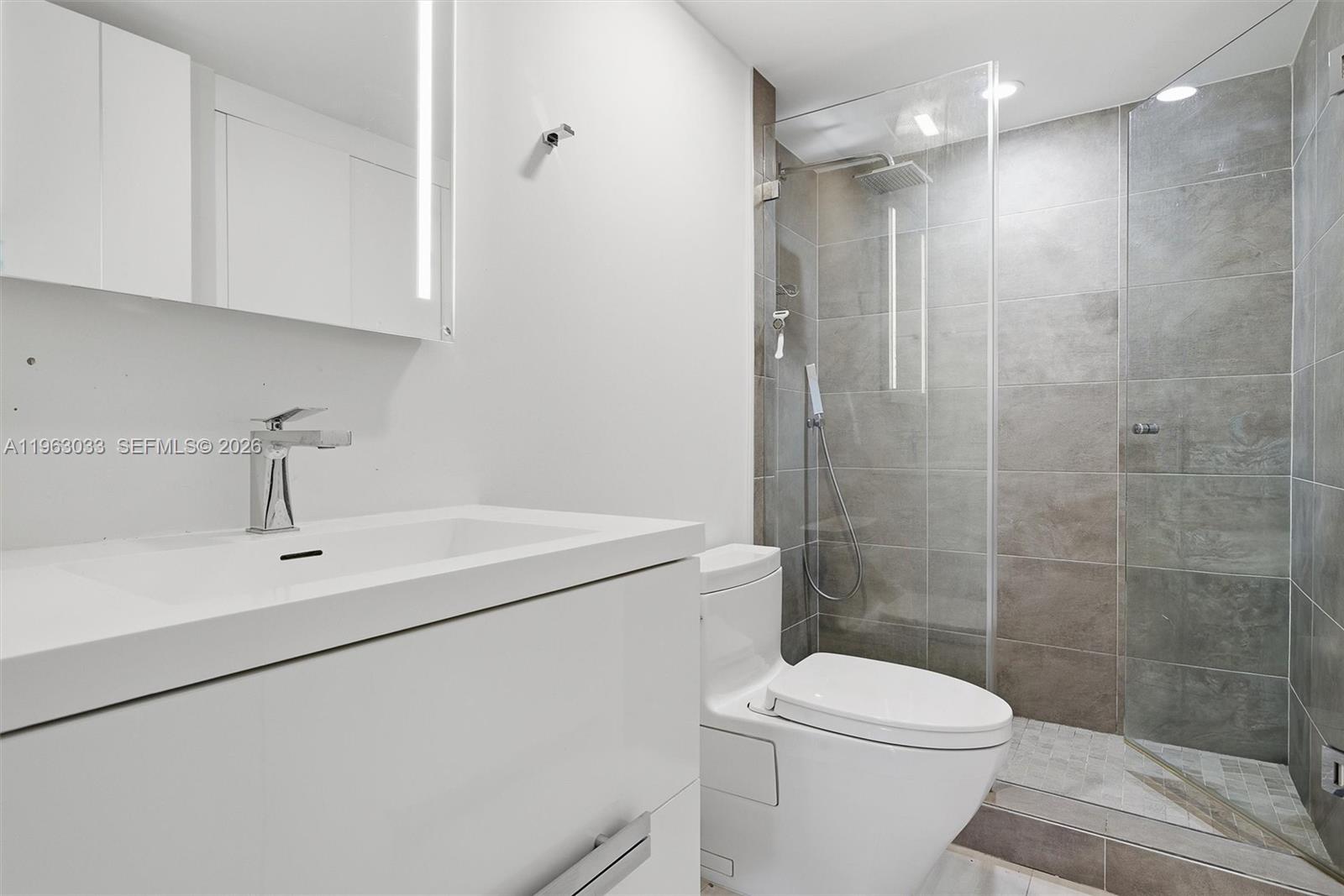 540 Brickell Key Dr # 823