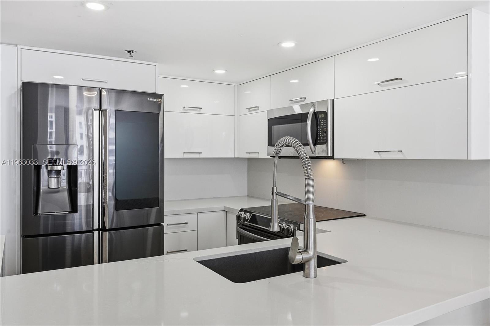 540 Brickell Key Dr # 823