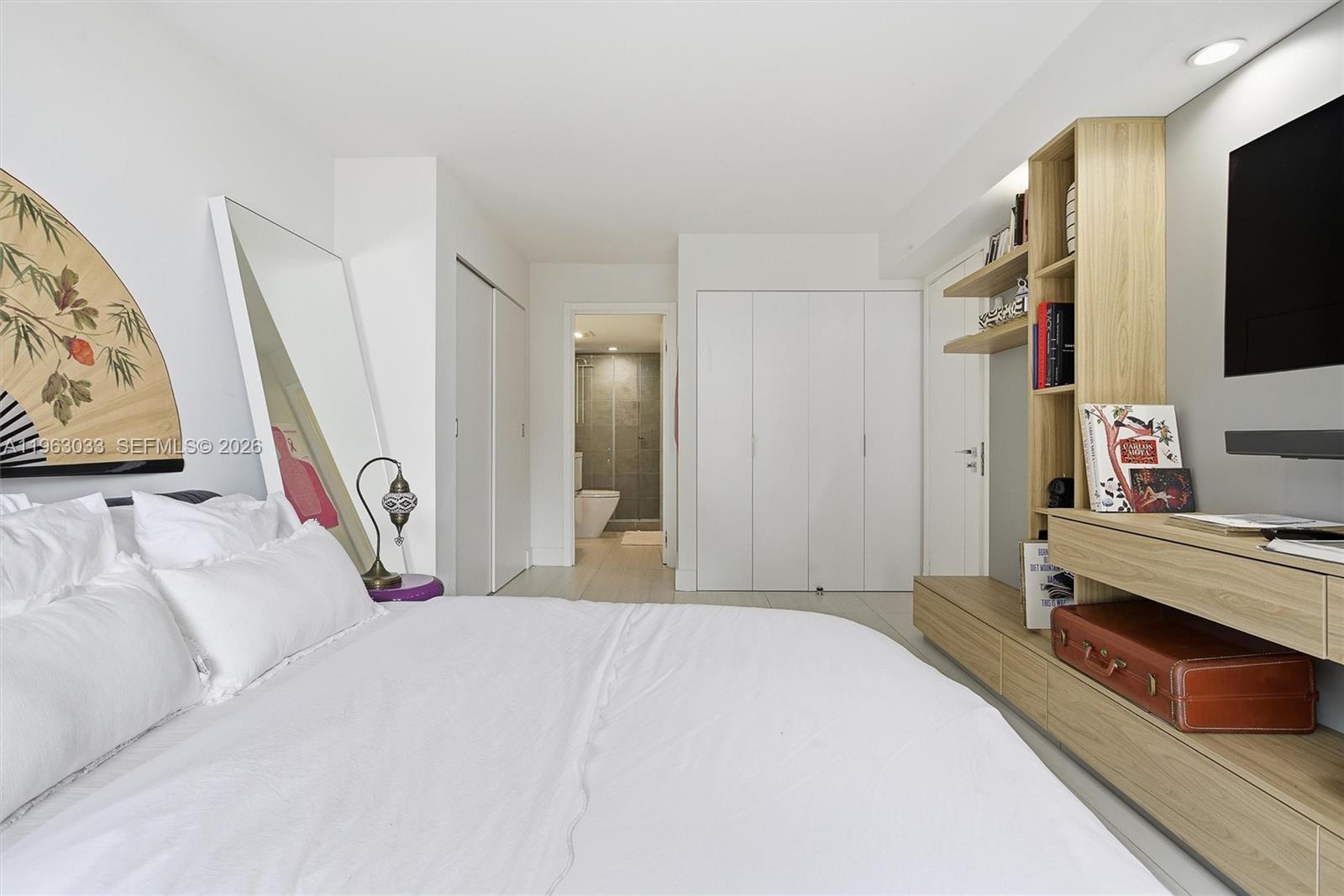 540 Brickell Key Dr # 823