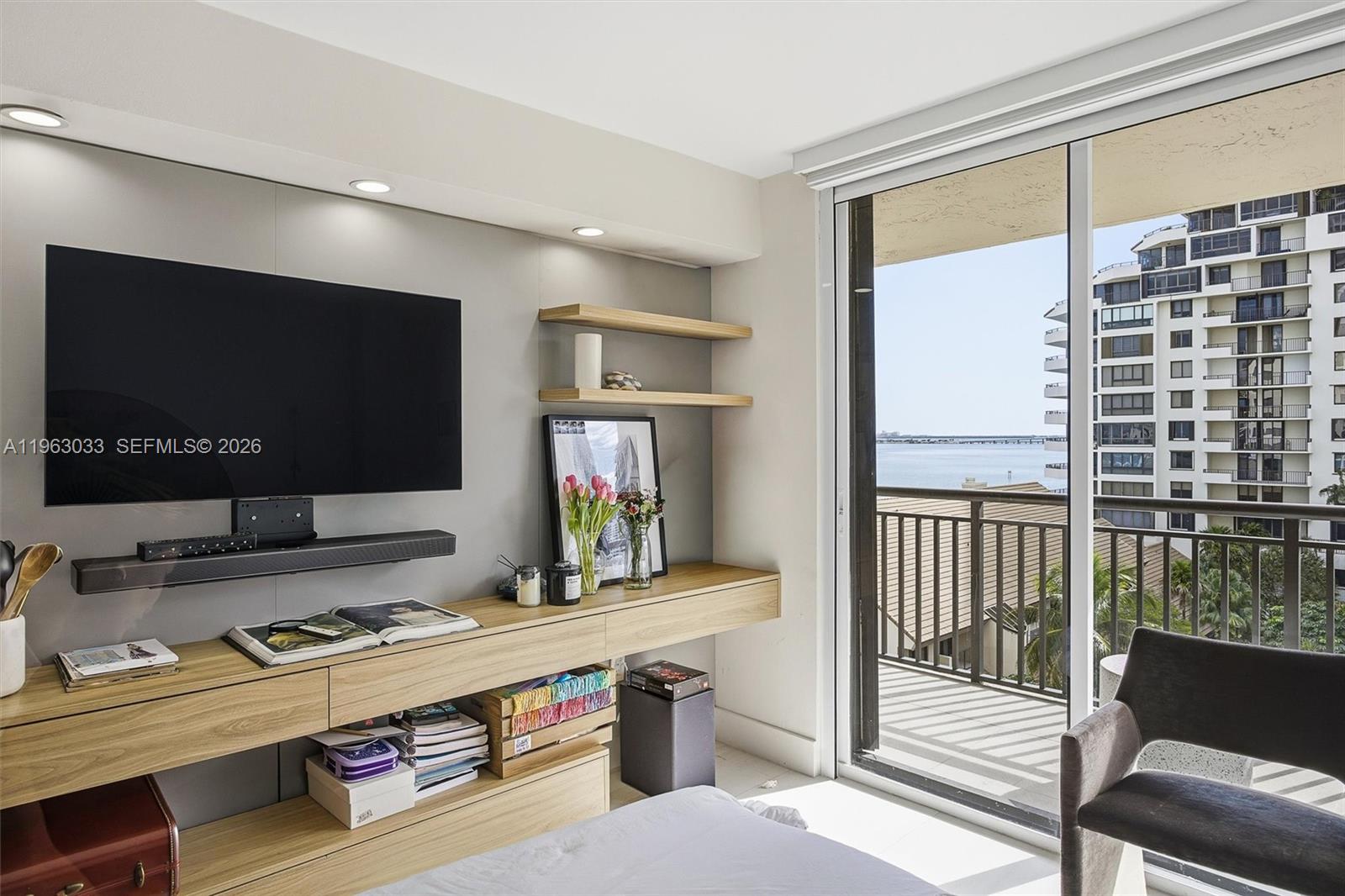 540 Brickell Key Dr # 823