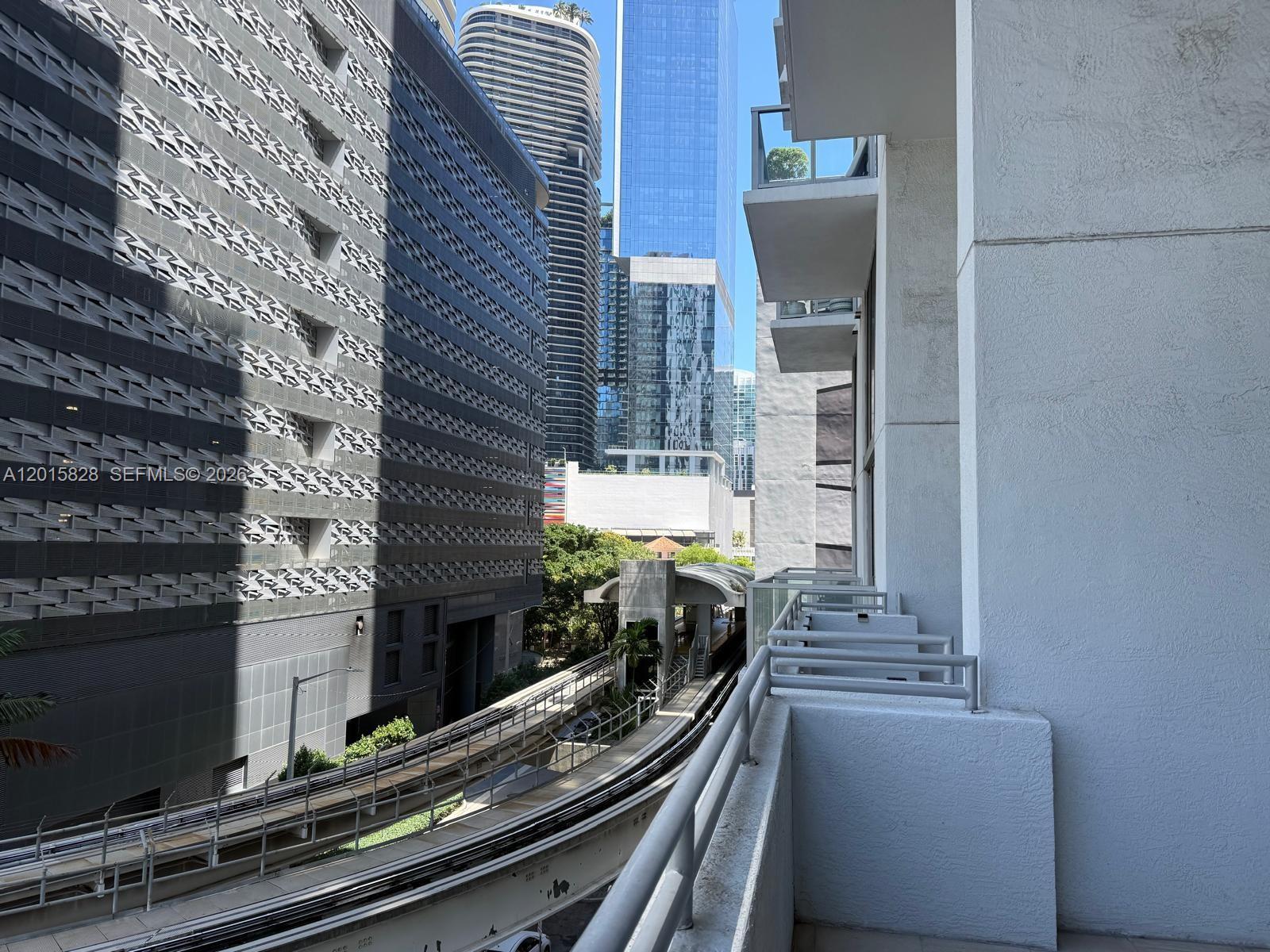 1050 Brickell Ave # 412
