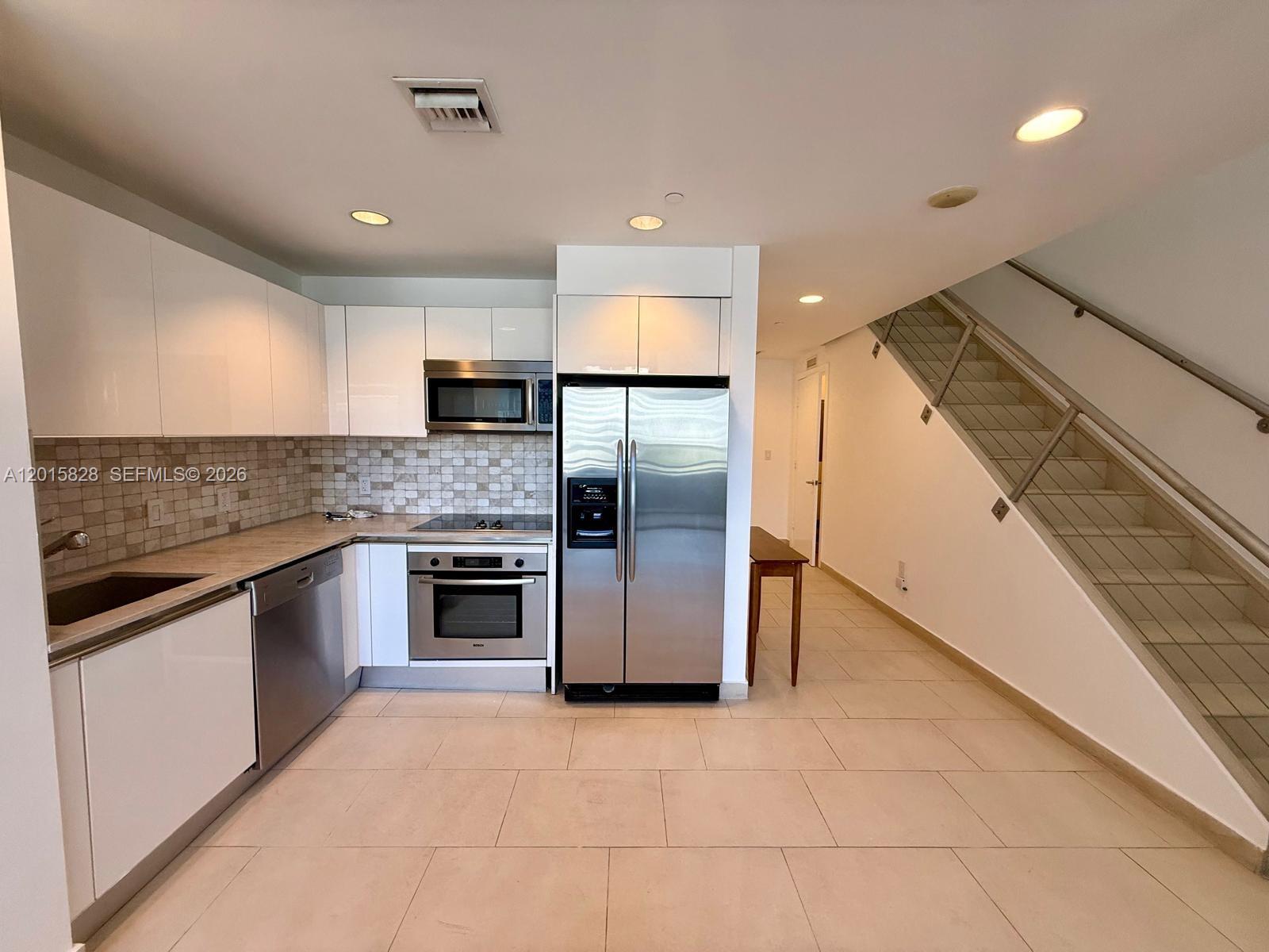 1050 Brickell Ave # 412