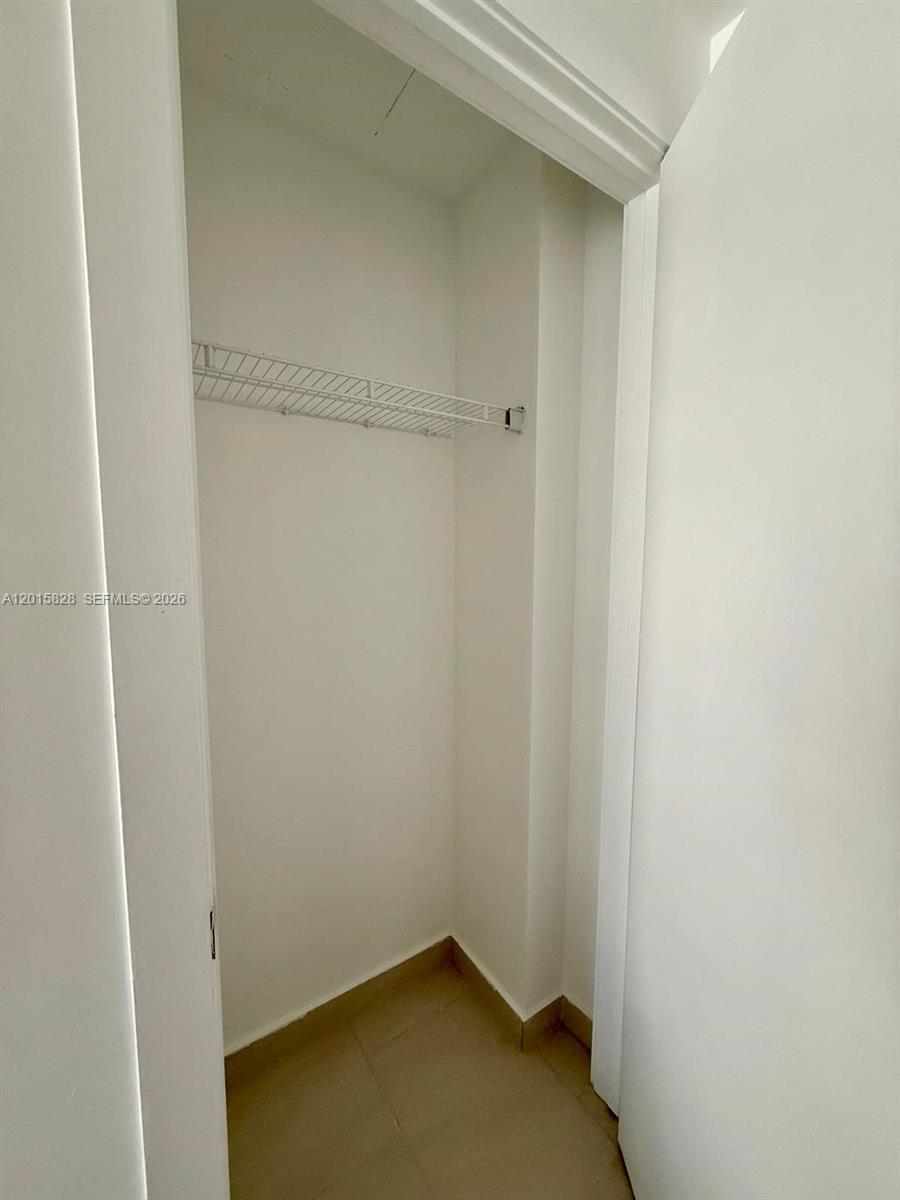 1050 Brickell Ave # 412