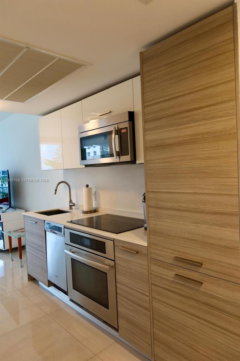 1300 Brickell Bay Dr # 1600