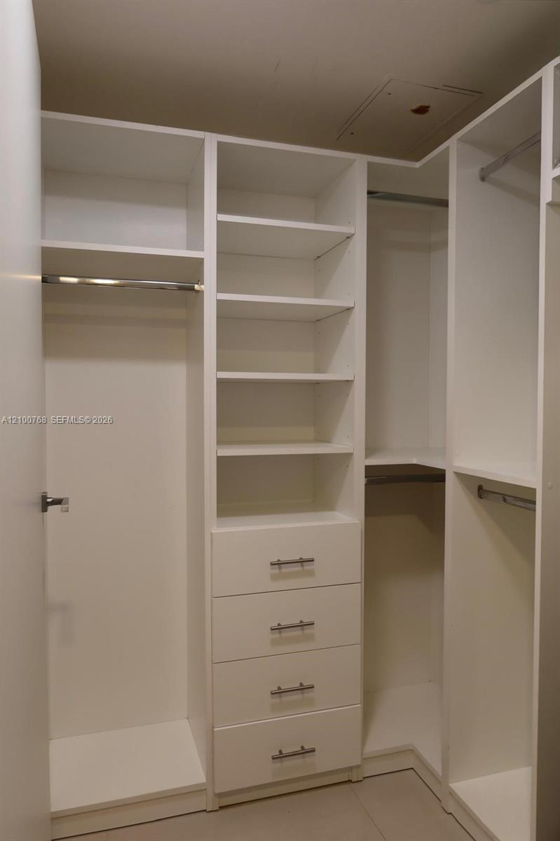 1300 Brickell Bay Dr # 1600